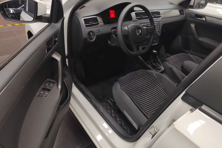 Used Volkswagen Santana 2017 Haval H6 1.6L Automatic Fashion Edition Driver Seat