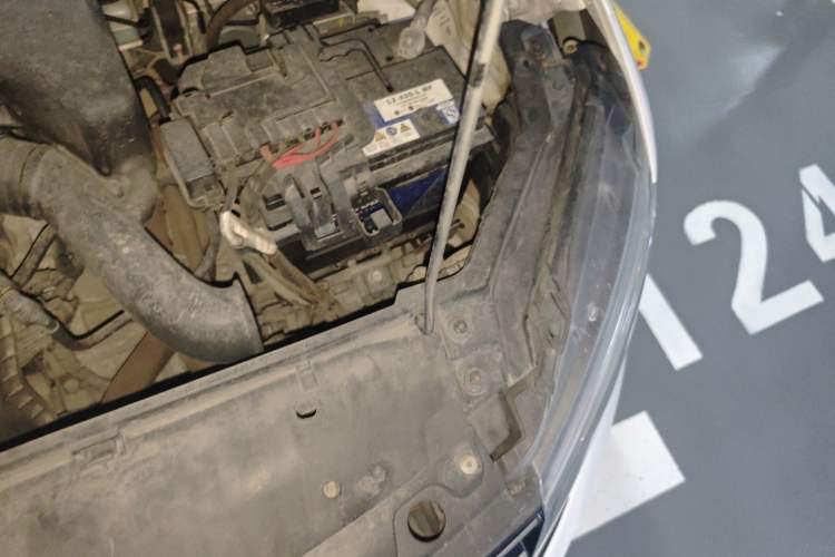 Used Volkswagen Santana 2017 Haval H9 1.6L Automatic Comfort Edition Engine Bay Left