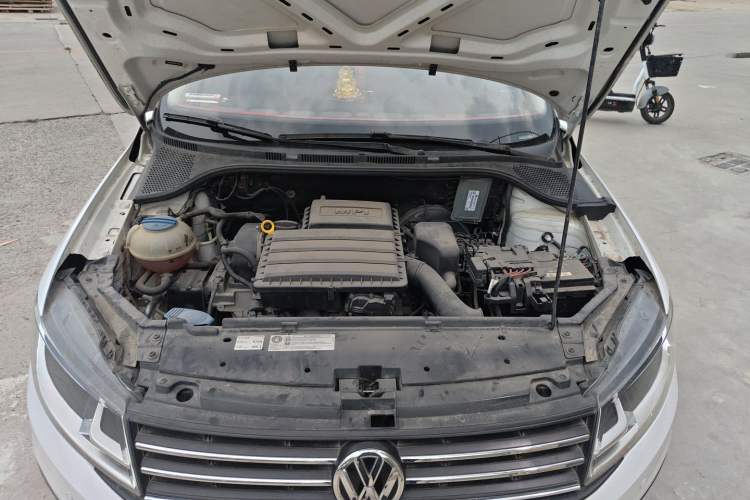 Used Volkswagen Santana 2017 HaoNa 1.4L Manual Fashion Edition Engine Bay