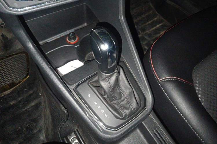 Used Volkswagen Santana 2017 Haval H9 1.6L Automatic Comfort Edition Gear Lever