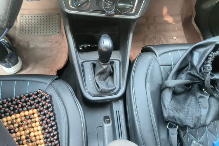 Used Volkswagen Santana 2017 Haval H6 1.6L Automatic Fashion Edition Gear Lever