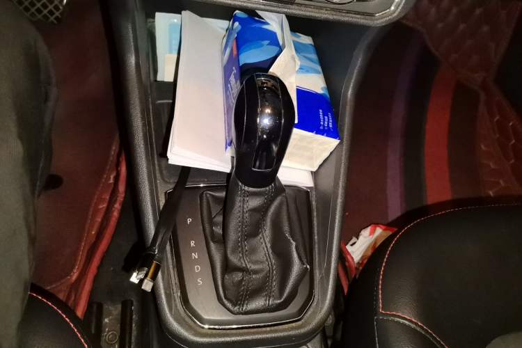 Used Volkswagen Santana 2017 Haval H9 1.6L Automatic Comfort Edition Gear Lever