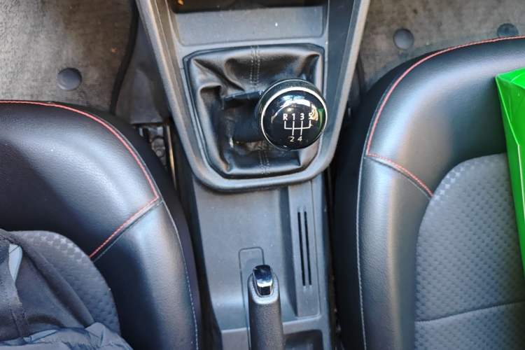 Used Volkswagen Santana 2017 Haval H9 1.6L Manual Comfort Edition Gear Lever
