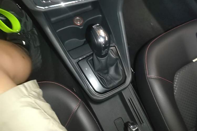 Used Volkswagen Santana 2017 Haval H9 1.6L Automatic Comfort Edition Gear Lever