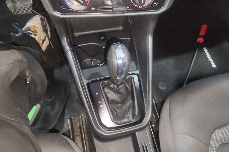 Used Volkswagen Santana 2017 Haval H6 1.6L Automatic Fashion Edition Gear Lever