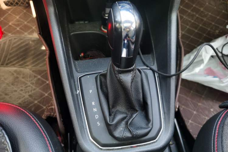 Used Volkswagen Santana 2017 Haval H9 1.6L Automatic Comfort Edition Gear Lever