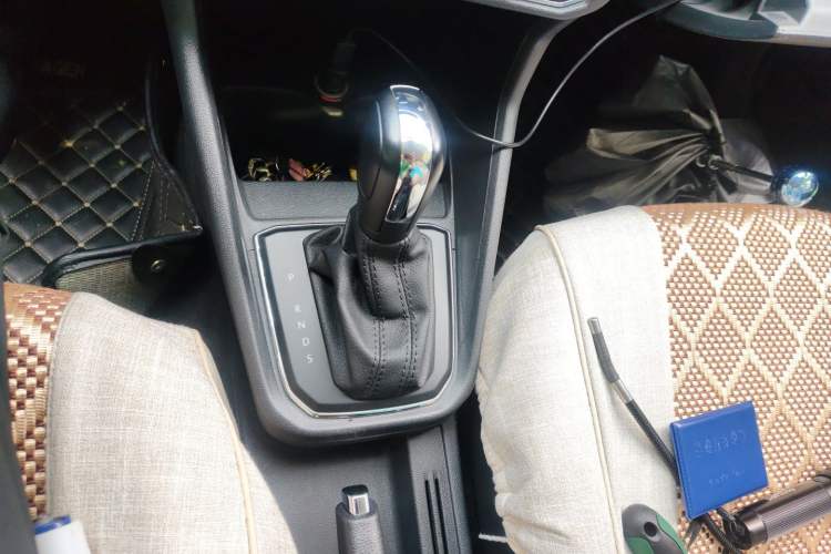 Used Volkswagen Santana 2017 Haval H9 1.6L Automatic Comfort Edition Gear Lever
