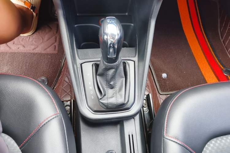 Used Volkswagen Santana 2017 Haval H9 1.6L Automatic Comfort Edition Gear Lever