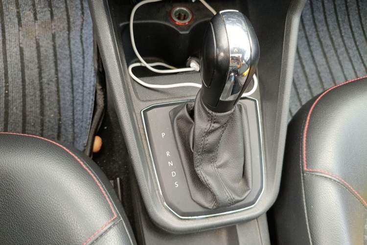 Used Volkswagen Santana 2017 Haval H9 1.6L Automatic Comfort Edition Gear Lever