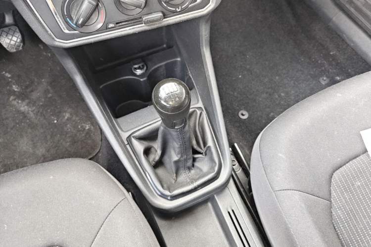 Used Volkswagen Santana 2017 HaoNa 1.4L Manual Fashion Edition Gear Lever
