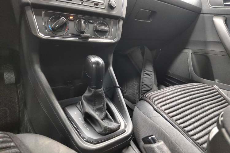 Used Volkswagen Santana 2017 Haval H6 1.6L Automatic Fashion Edition Gear Lever
