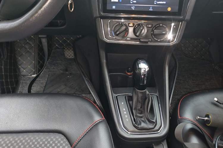 Used Volkswagen Santana 2017 Haval H9 1.6L Automatic Comfort Edition Gear Lever