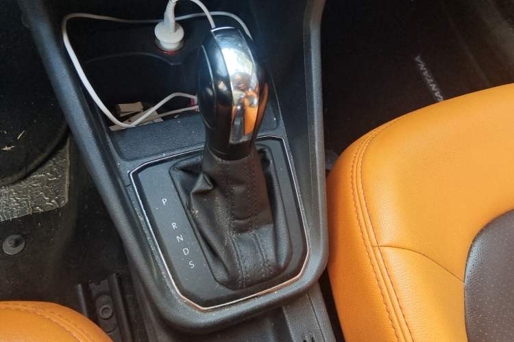 Used Volkswagen Santana 2017 Haval H9 1.6L Automatic Comfort Edition Gear Lever