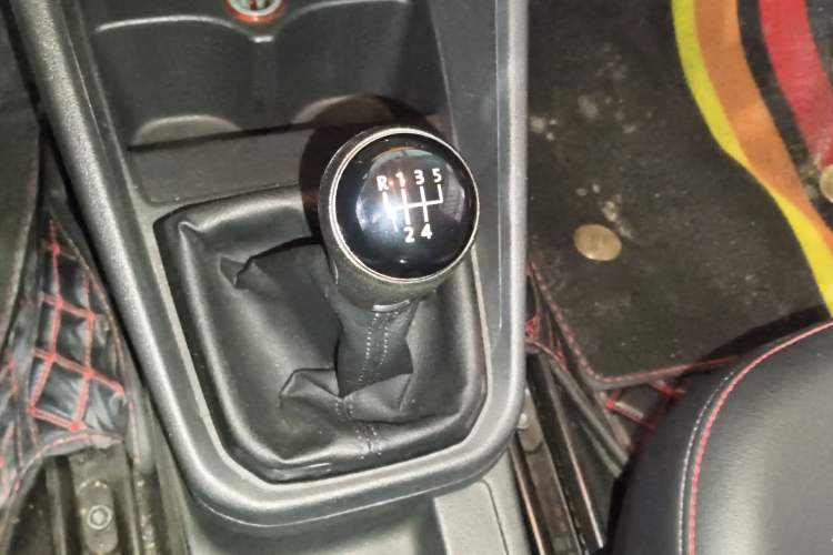 Used Volkswagen Santana 2017 Haval H9 1.6L Manual Comfort Edition Gear Lever
