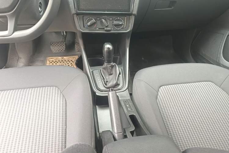 Used Volkswagen Santana 2017 Haval H6 1.6L Automatic Fashion Edition Gear Lever