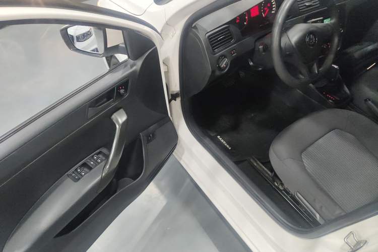 Used Volkswagen Santana 2017 Haval H6 1.6L Automatic Fashion Edition Interior 3