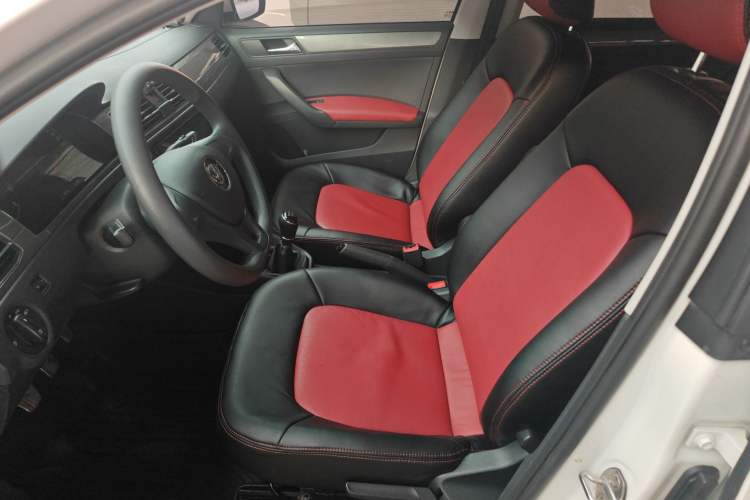 Used Volkswagen Santana 2017 Haval H9 1.6L Manual Fashion Edition Interior 3