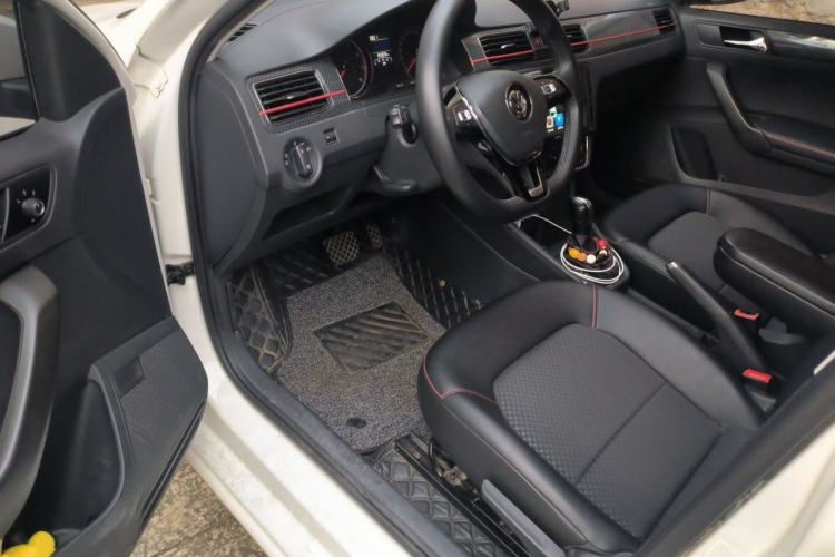 Used Volkswagen Santana 2017 Haval H9 1.6L Automatic Comfort Edition Interior 3