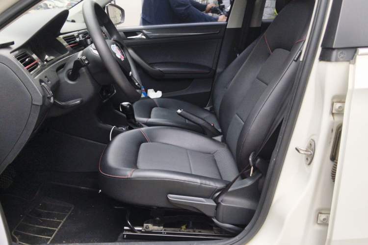 Used Volkswagen Santana 2017 Haval H9 1.6L Automatic Comfort Edition Left Front Seat