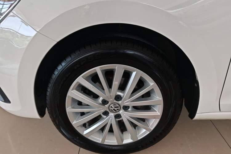 Used Volkswagen Santana 2017 Haval H9 1.6L Automatic Comfort Edition Left Front Wheel Hub