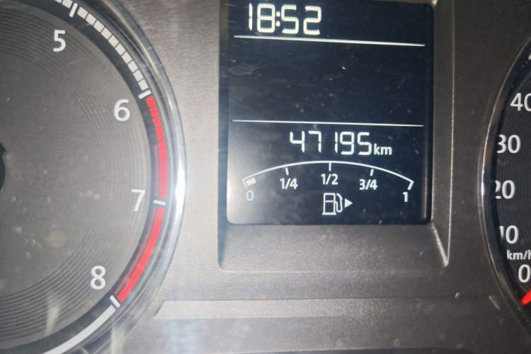 Used Volkswagen Santana 2017 Haval H9 1.6L Automatic Comfort Edition Odometer Close Up