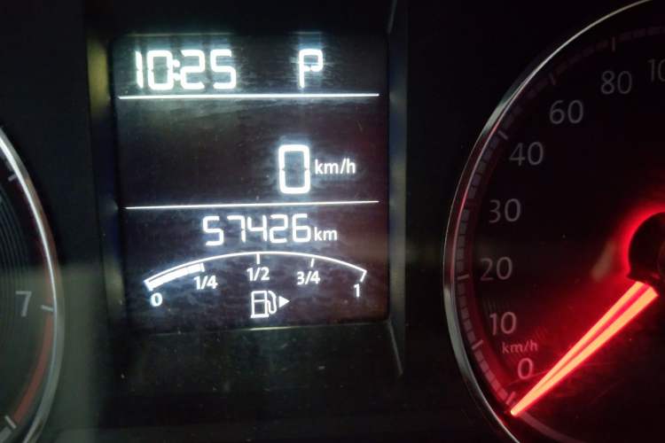 Used Volkswagen Santana 2017 Haval H9 1.6L Automatic Comfort Edition Odometer Close Up