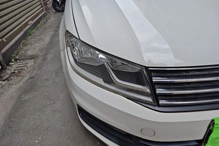 Used Volkswagen Santana 2017 Haval H9 1.6L Automatic Comfort Edition Right Front Headlight