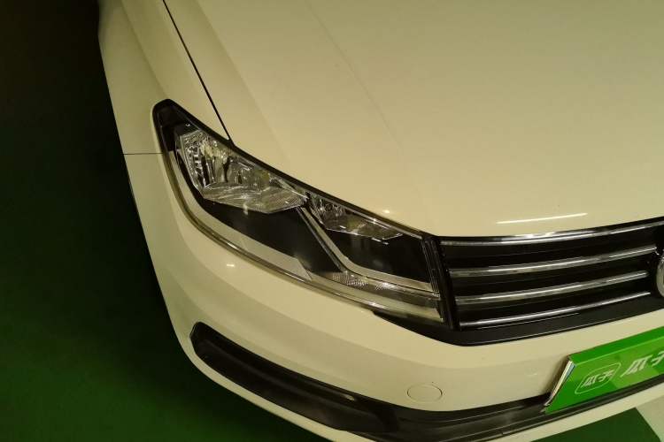 Used Volkswagen Santana 2017 Haval H9 1.6L Automatic Comfort Edition Right Front Headlight