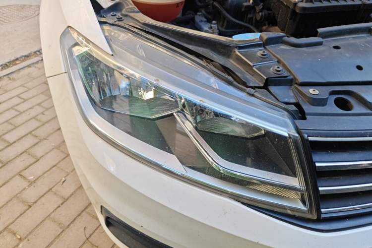 Used Volkswagen Santana 2017 Haval H9 1.6L Manual Comfort Edition Right Front Headlight