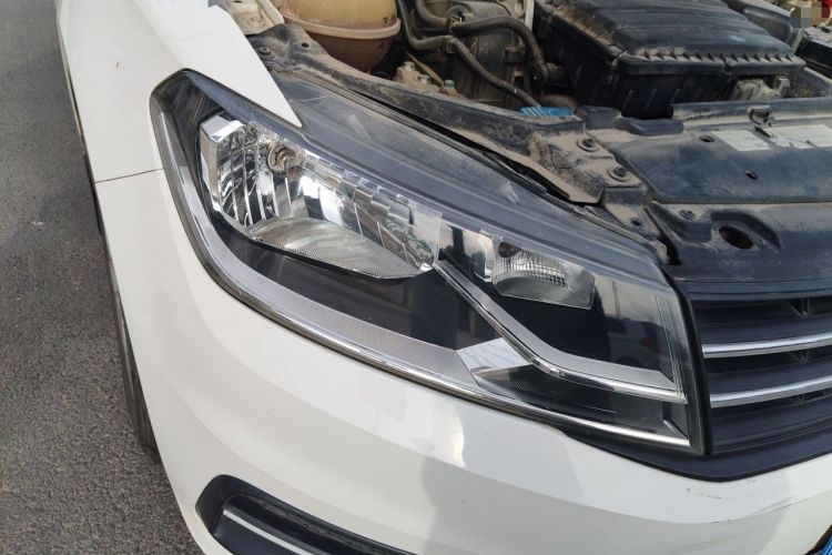 Used Volkswagen Santana 2017 HaoNa 1.4L Manual Fashion Edition Right Front Headlight