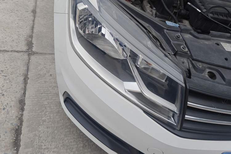 Used Volkswagen Santana 2017 Haval H6 1.6L Automatic Fashion Edition Right Front Headlight