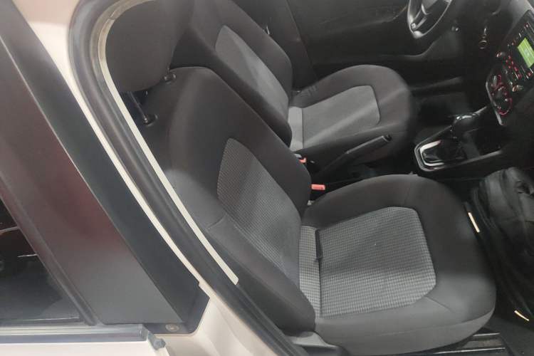 Used Volkswagen Santana 2017 Haval H6 1.6L Automatic Fashion Edition Right Front Seat