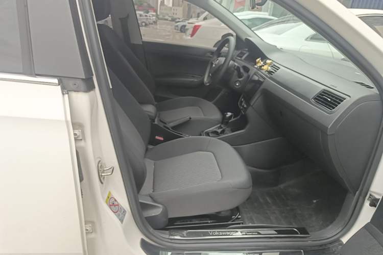 Used Volkswagen Santana 2017 Haval H6 1.6L Automatic Fashion Edition Right Front Seat
