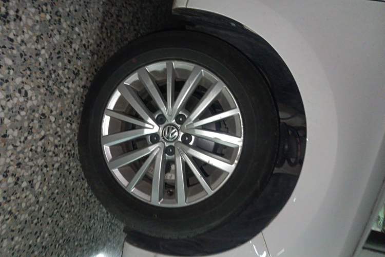 Used Volkswagen Santana 2017 Haval H9 1.6L Automatic Comfort Edition Right Front Wheel Hub