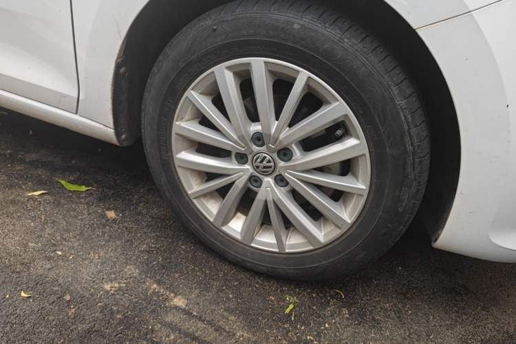 Used Volkswagen Santana 2017 Haval H9 1.6L Automatic Comfort Edition Right Front Wheel Hub