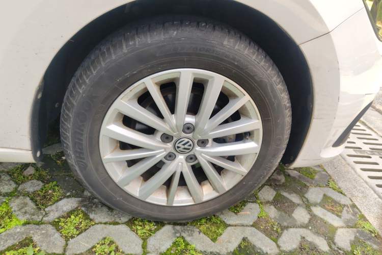 Used Volkswagen Santana 2017 Haval H9 1.6L Automatic Comfort Edition Right Front Wheel Hub