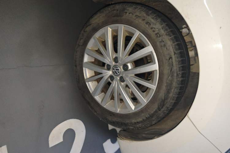 Used Volkswagen Santana 2017 Haval H9 1.6L Automatic Comfort Edition Right Front Wheel Hub