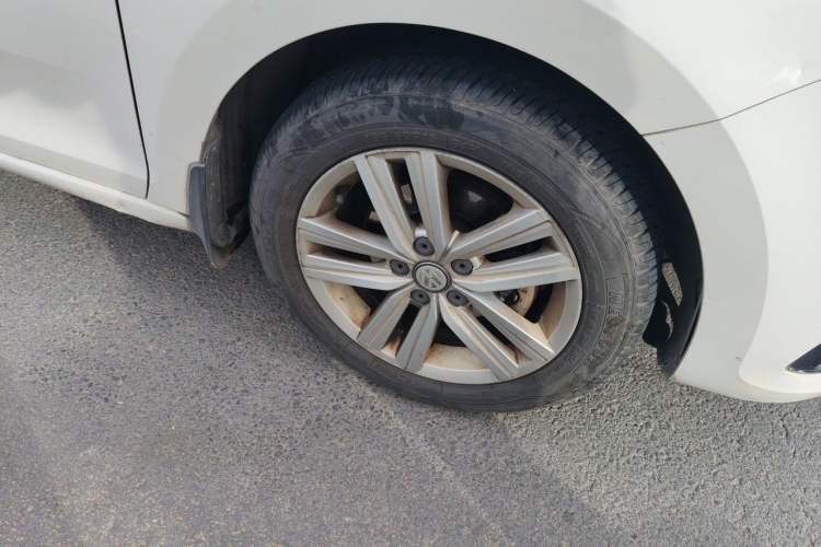 Used Volkswagen Santana 2017 HaoNa 1.4L Manual Fashion Edition Right Front Wheel Hub