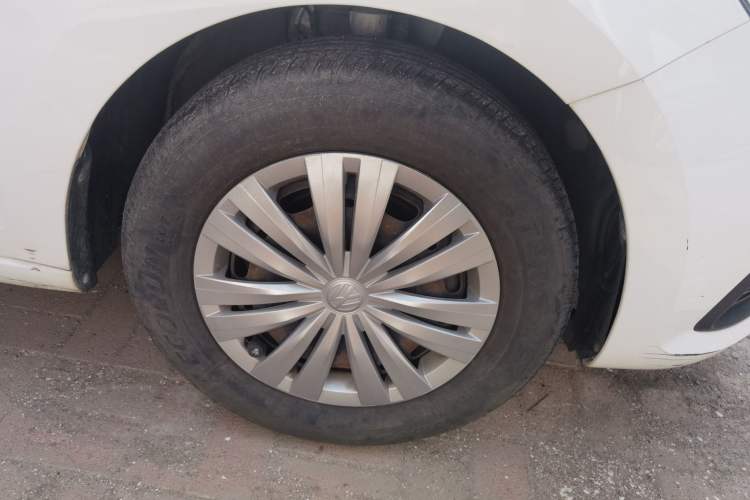 Used Volkswagen Santana 2017 HaoNa 1.4L Manual Fashion Edition Right Front Wheel Hub