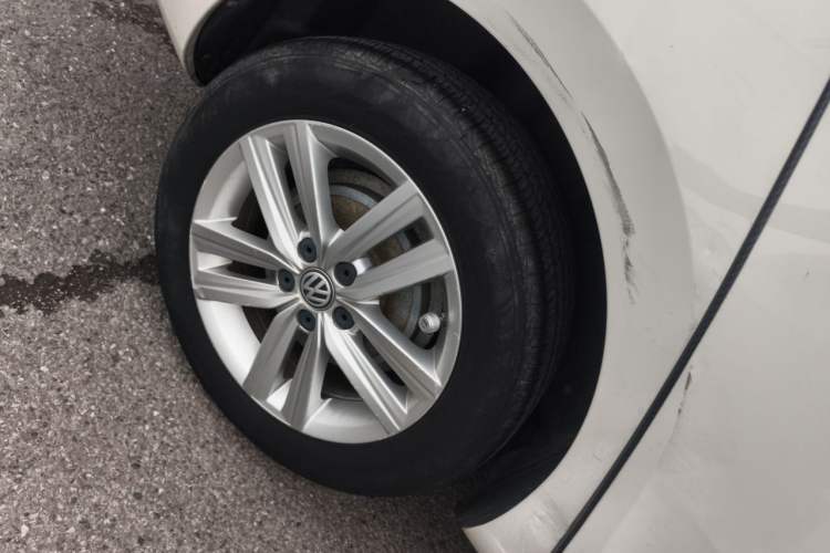 Used Volkswagen Santana 2017 HaoNa 1.4L Manual Fashion Edition Right Front Wheel Hub
