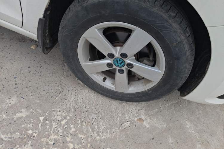 Used Volkswagen Santana 2017 HaoNa 1.4L Manual Fashion Edition Right Front Wheel Hub