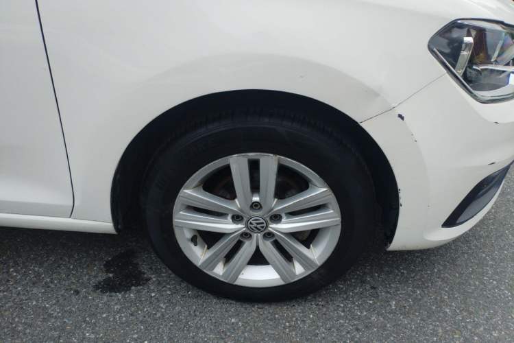Used Volkswagen Santana 2017 HaoNa 1.4L Manual Fashion Edition Right Front Wheel Hub