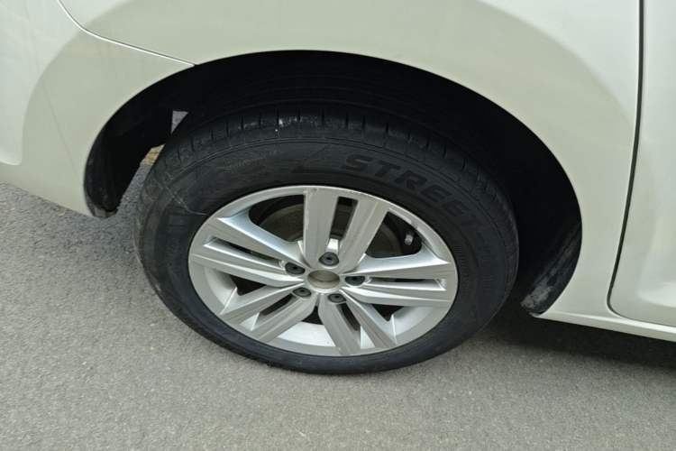 Used Volkswagen Santana 2017 HaoNa 1.4L Manual Fashion Edition Right Rear Wheel Hub
