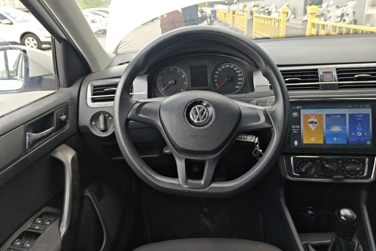 Used Volkswagen Santana 2017 HaoNa 1.4L Manual Fashion Edition Steering Wheel