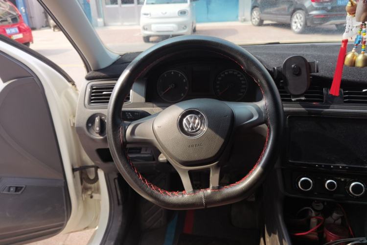 Used Volkswagen Santana 2017 HaoNa 1.4L Manual Fashion Edition Steering Wheel