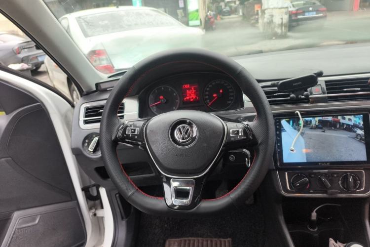 Used Volkswagen Santana 2017 HaoNa 1.4L Manual Fashion Edition Steering Wheel