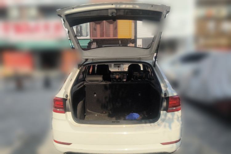 Used Volkswagen Santana 2017 Haval H6 1.6L Automatic Fashion Edition Trunk