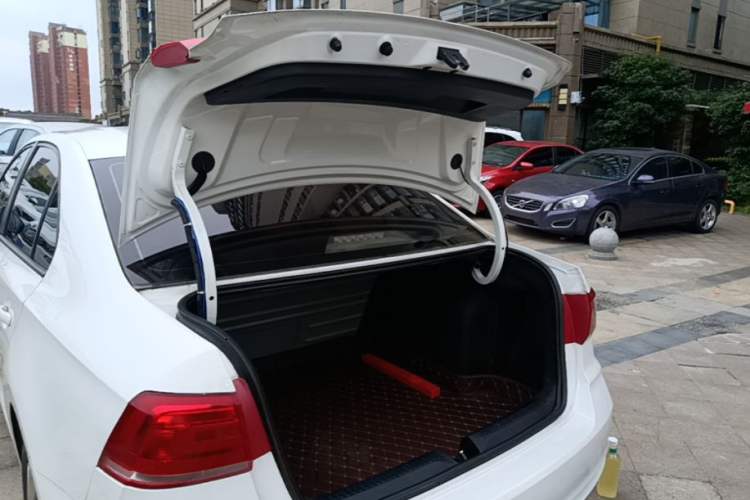 Used Volkswagen Santana 2017 Haval H6 1.6L Automatic Fashion Edition Trunk