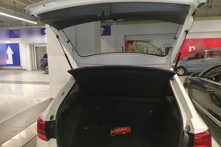 Used Volkswagen Santana 2017 Haval H9 1.6L Automatic Comfort Edition Trunk