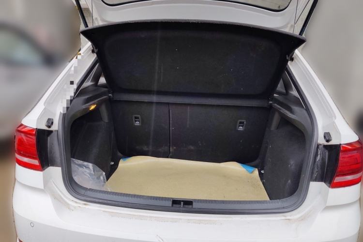 Used Volkswagen Santana 2017 Haval H9 1.6L Automatic Comfort Edition Trunk